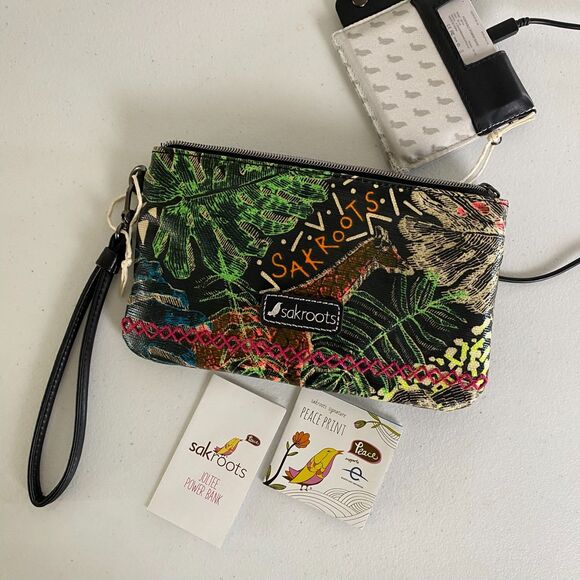 Sakroots Wristlet Artist Circle Black Wild Life Portable Power Bank NEW - Picture 1 of 10